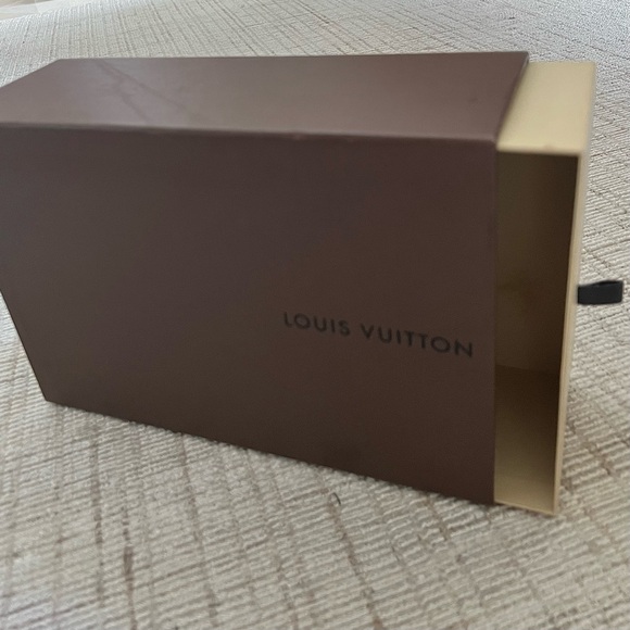 Louis Vuitton HOLIDAYS Patent Leather Lazor Cut Out Accent Slingback Heels - Picture 3 of 14